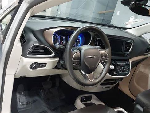 Used 2023 Chrysler Voyager LX FWD image 19