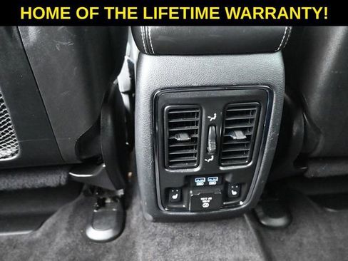 Used 2017 Jeep Grand Cherokee Limited image 40