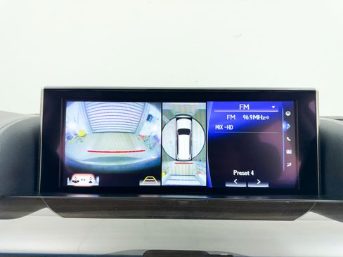 Used 2018 Lexus LX 570 4WD w/ Luxury Package image 26