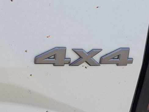 New 2025 Nissan Frontier SV image 7