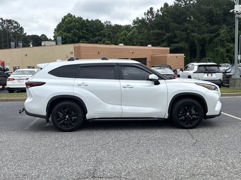 Used 2026 Toyota Highlander XLE AWD/4WD image 4