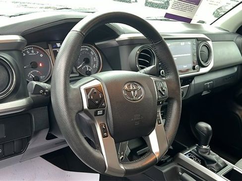 Certified 2022 Toyota Tacoma SR5 image 11