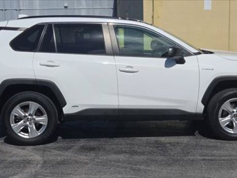 Used 2021 Toyota RAV4 LE AWD/4WD image 8