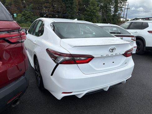 Used 2022 Toyota Camry SE w/ Carpet Mat Package (TMS) FWD image 5