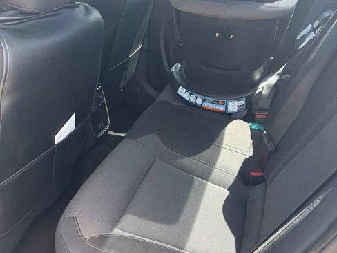 Used 2019 Dodge Charger SXT RWD image 8