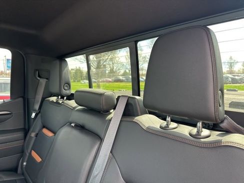 Certified 2022 GMC Sierra 1500 AT4 w/ AT4 Premium Package image 11