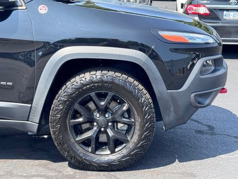 Used 2018 Jeep Cherokee Trailhawk w/ Comfort/Convenience Group AWD/4WD image 45