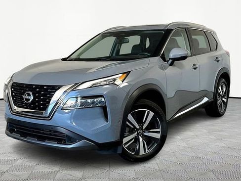 Used 2023 Nissan Rogue SL w/ SL Premium Package image 2