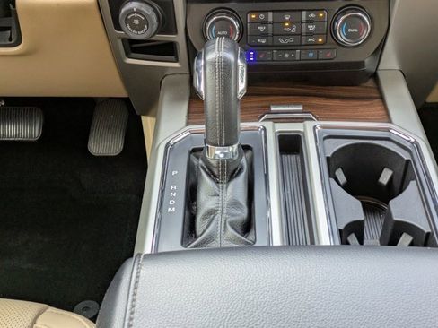 Used 2017 Ford F150 Lariat image 18