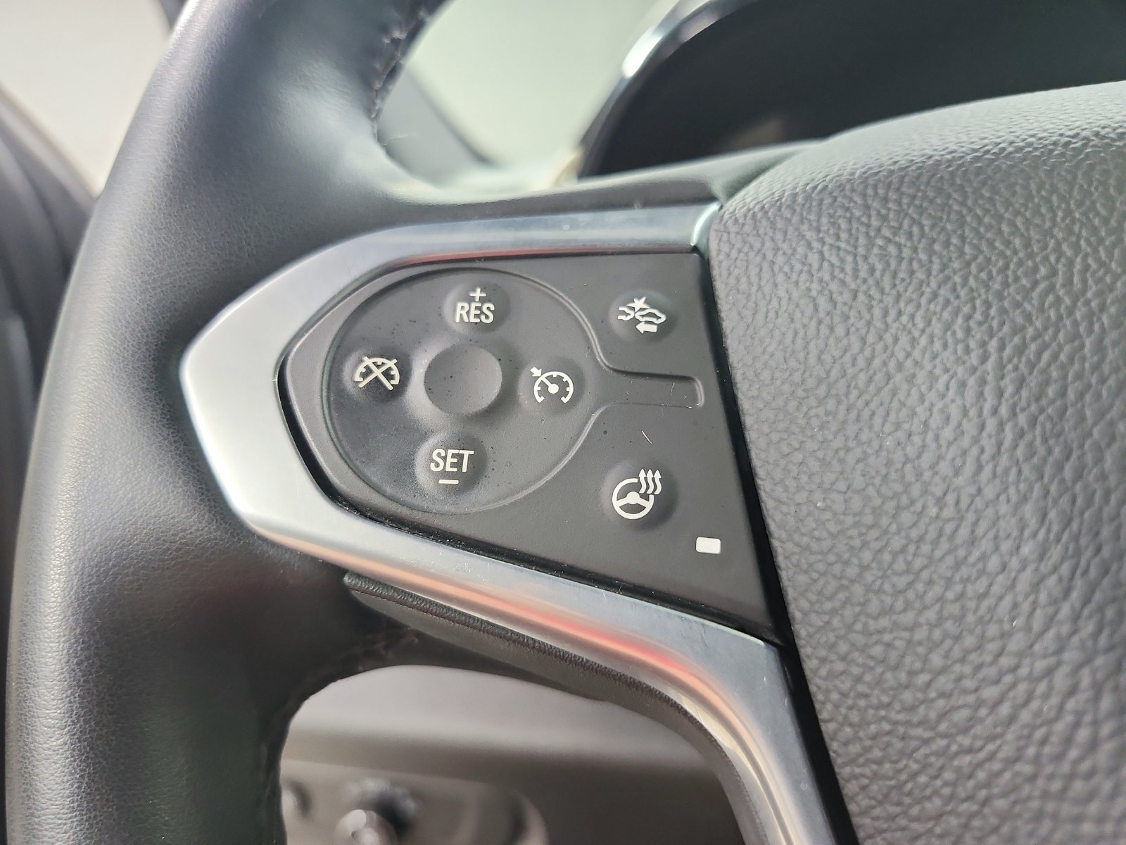 Used 2023 Chevrolet Traverse Premier FWD image 24