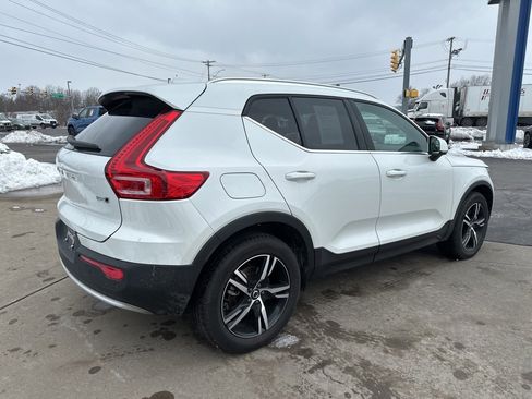 Certified 2025 Volvo XC40 B5 Core image 5