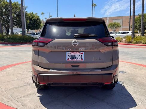 Certified 2025 Nissan Rogue SV AWD/4WD image 7