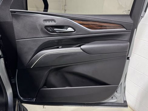 Used 2023 Cadillac Escalade Premium Luxury image 40