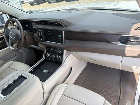Used 2023 GMC Yukon XL Denali RWD image 17