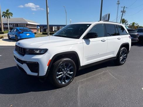 Used 2026 Jeep Grand Cherokee Limited AWD/4WD image 3