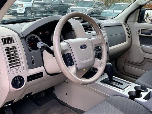 Used 2010 Ford Escape XLT image 16