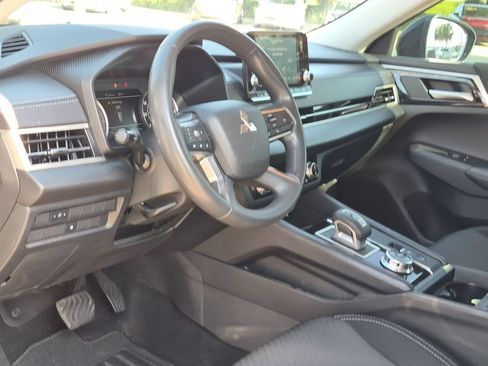 Used 2024 Mitsubishi Outlander ES AWD/4WD image 9