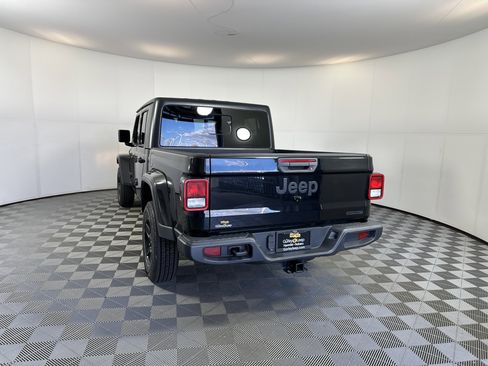 Used 2021 Jeep Gladiator Sport image 8