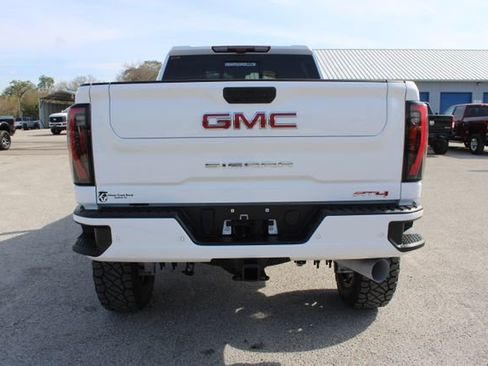 Used 2024 GMC Sierra 2500 AT4 w/ AT4 Premium Plus Package image 9