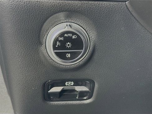 Used 2022 Mercedes-Benz C 300 Sedan image 14