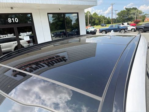 Used 2023 Kia Sorento EX w/ Panoramic Sunroof Package FWD image 14