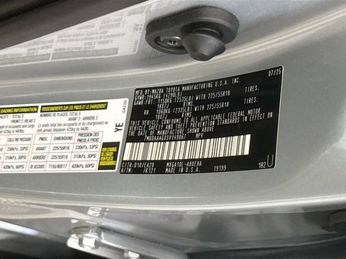 Used 2025 Toyota Corolla Cross XLE w/ Convenience Package FWD image 32