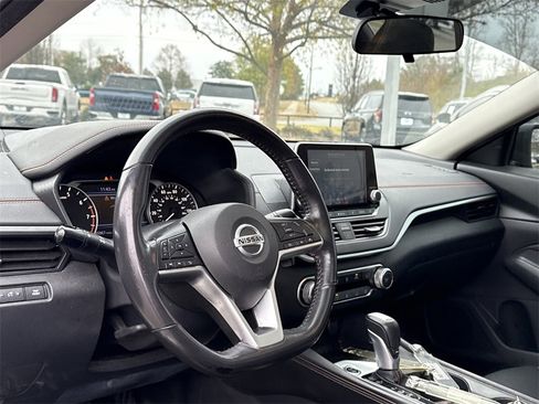 Used 2022 Nissan Altima 2.5 SR w/ Midnight Edition Package image 7