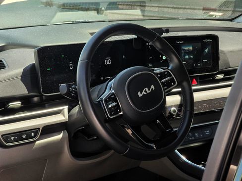 Used 2026 Kia Carnival EX FWD image 26