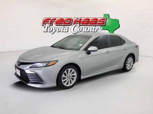 Used 2022 Toyota Camry LE AWD/4WD image 1