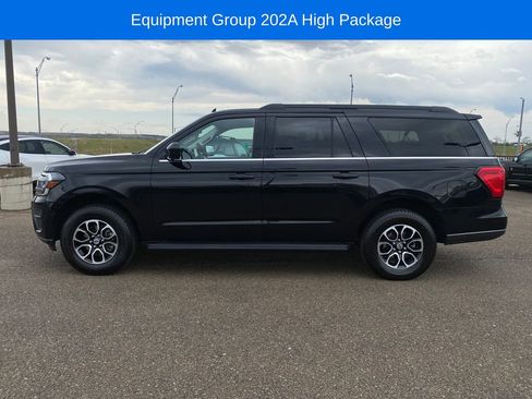 Used 2024 Ford Expedition Max XLT image 3