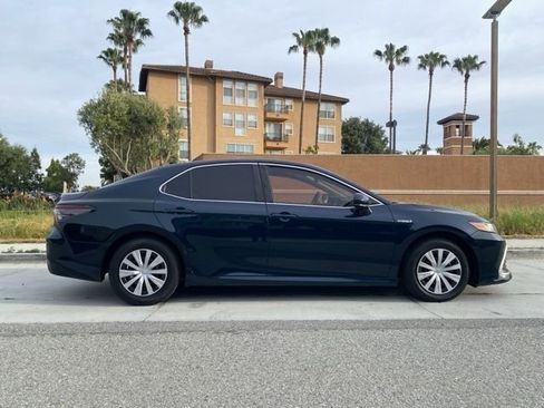 Used 2021 Toyota Camry LE image 6