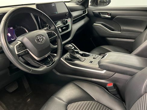 Used 2023 Toyota Highlander XSE FWD image 16
