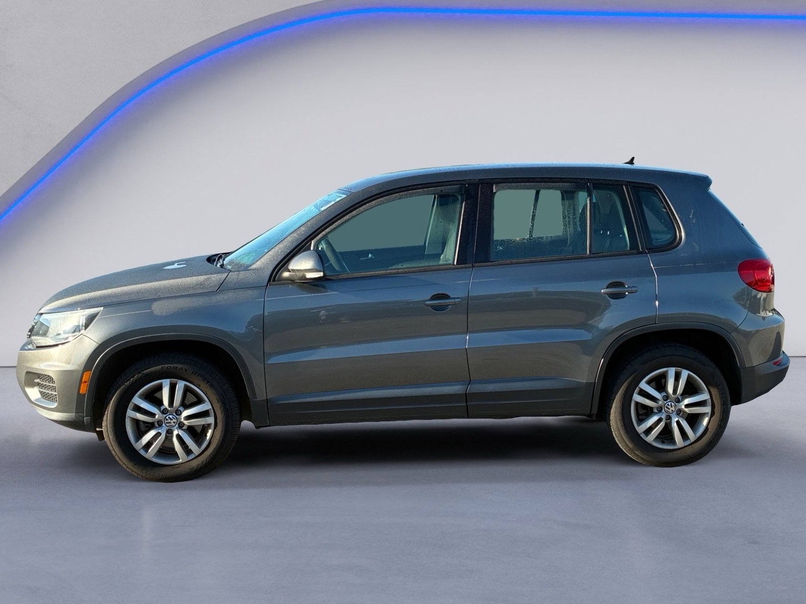Used 2013 Volkswagen Tiguan S FWD image 3