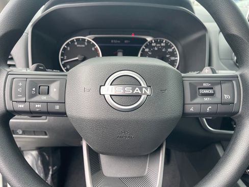 Used 2025 Nissan Rogue S image 11