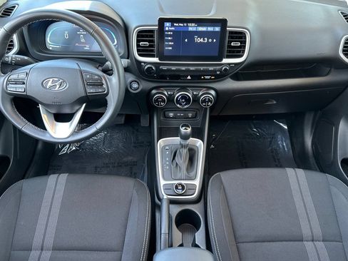 Used 2025 Hyundai Venue SEL FWD image 13