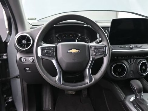 Used 2025 Chevrolet Blazer LT FWD image 18