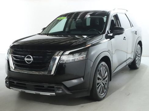 Certified 2023 Nissan Pathfinder SL w/ SL Premium Package AWD/4WD image 6