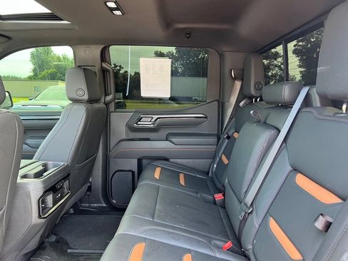 Used 2025 GMC Sierra 1500 AT4 w/ AT4 Premium Package AWD/4WD image 11