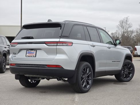 New 2025 Jeep Grand Cherokee Limited w/ MOPAR Finishing Package image 17