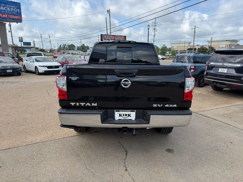 Used 2019 Nissan Titan SV AWD/4WD image 4