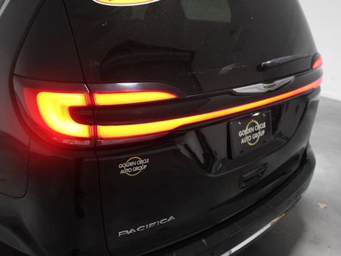 Used 2024 Chrysler Pacifica Touring-L image 51