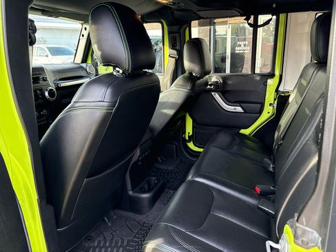 Used 2016 Jeep Wrangler Unlimited Sahara w/ Connectivity Group image 16