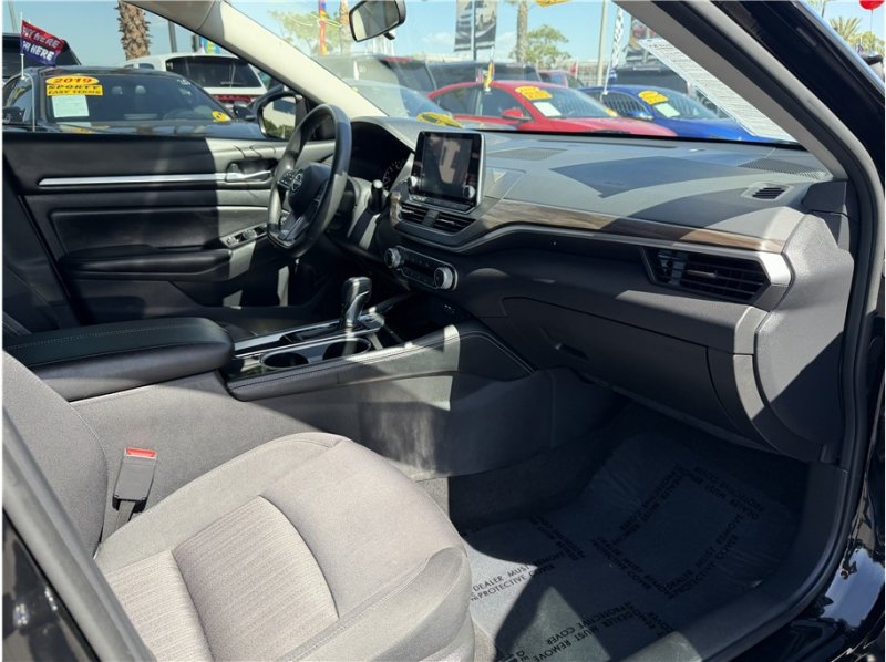 Used 2023 Nissan Altima 2.5 SV FWD image 25