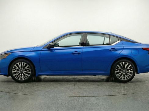 Used 2025 Nissan Altima 2.5 SV image 5