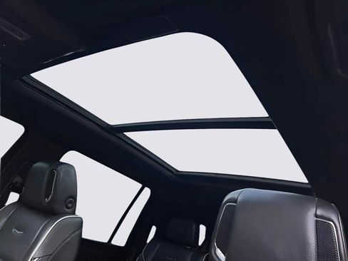 Used 2023 Cadillac Escalade ESV Premium Luxury image 32