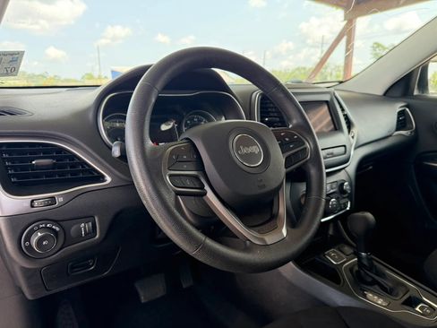 Used 2019 Jeep Cherokee Latitude w/ Popular Appearance Group FWD image 10