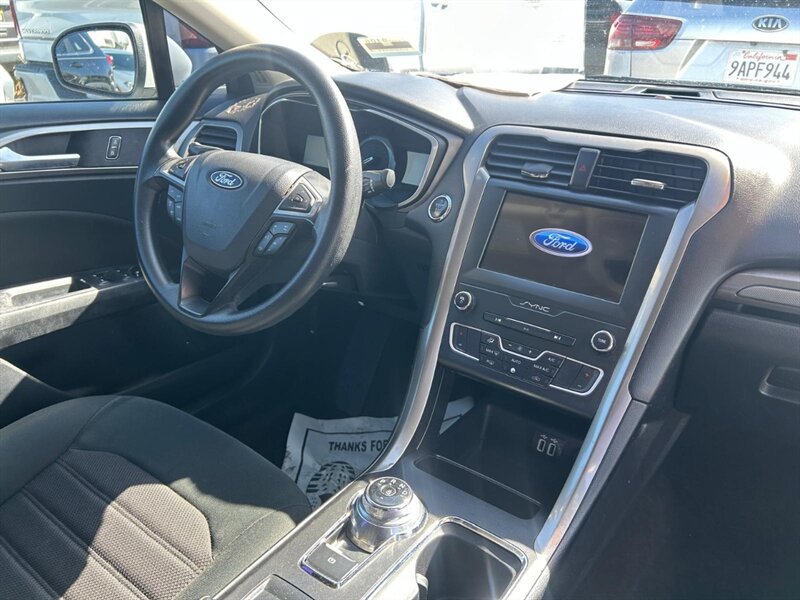 Used 2019 Ford Fusion SE FWD image 22
