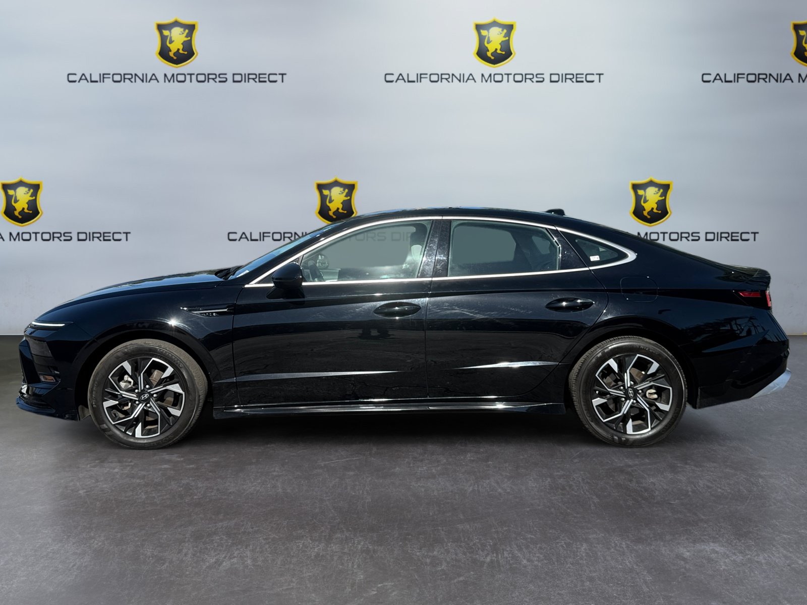 Used 2025 Hyundai Sonata SEL FWD image 2
