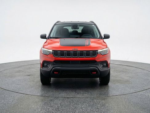 Used 2025 Jeep Compass Trailhawk image 2