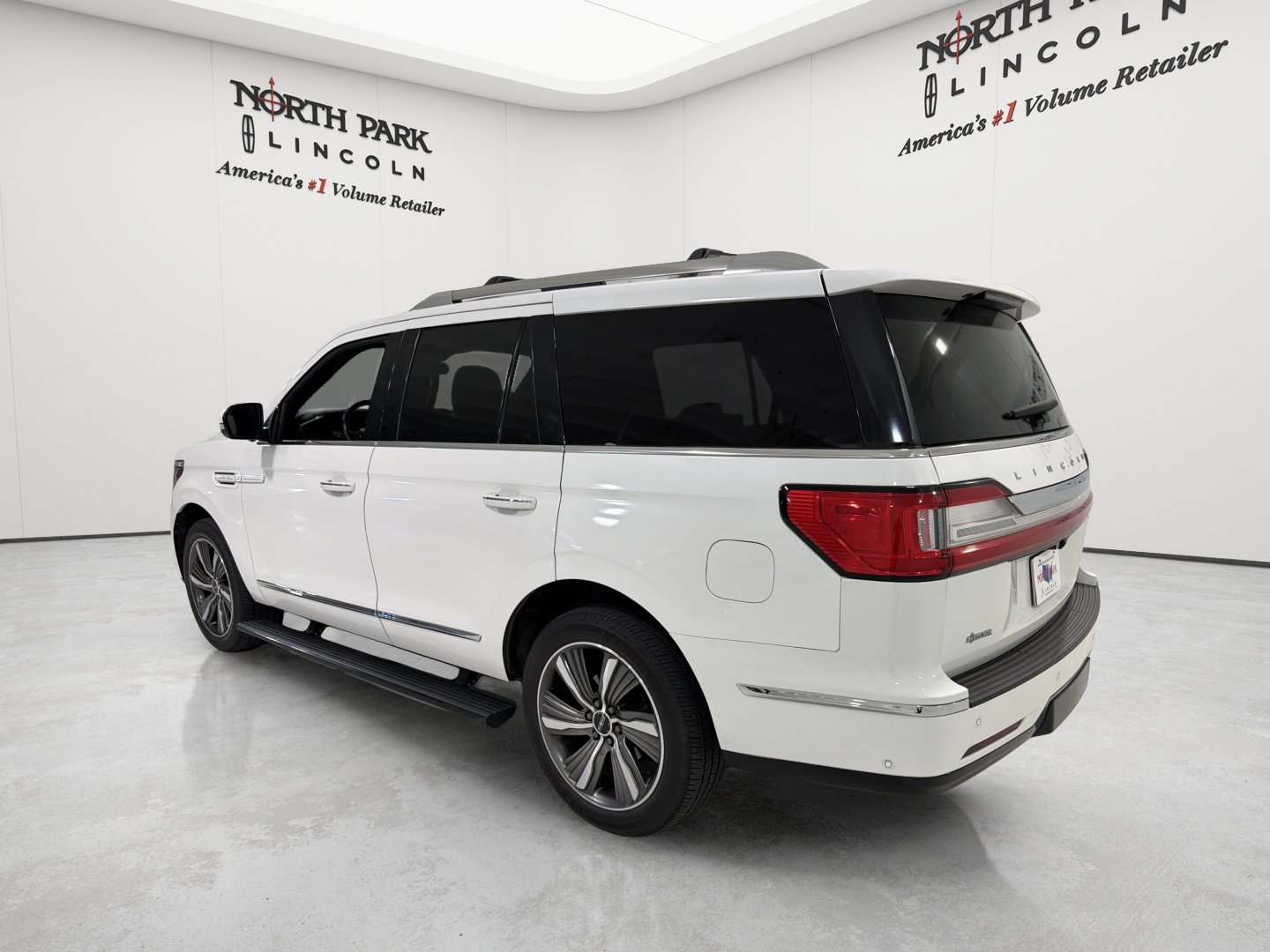 Used 2020 Lincoln Navigator Reserve w/ Equipment Group 208A Reserve AWD/4WD image 3